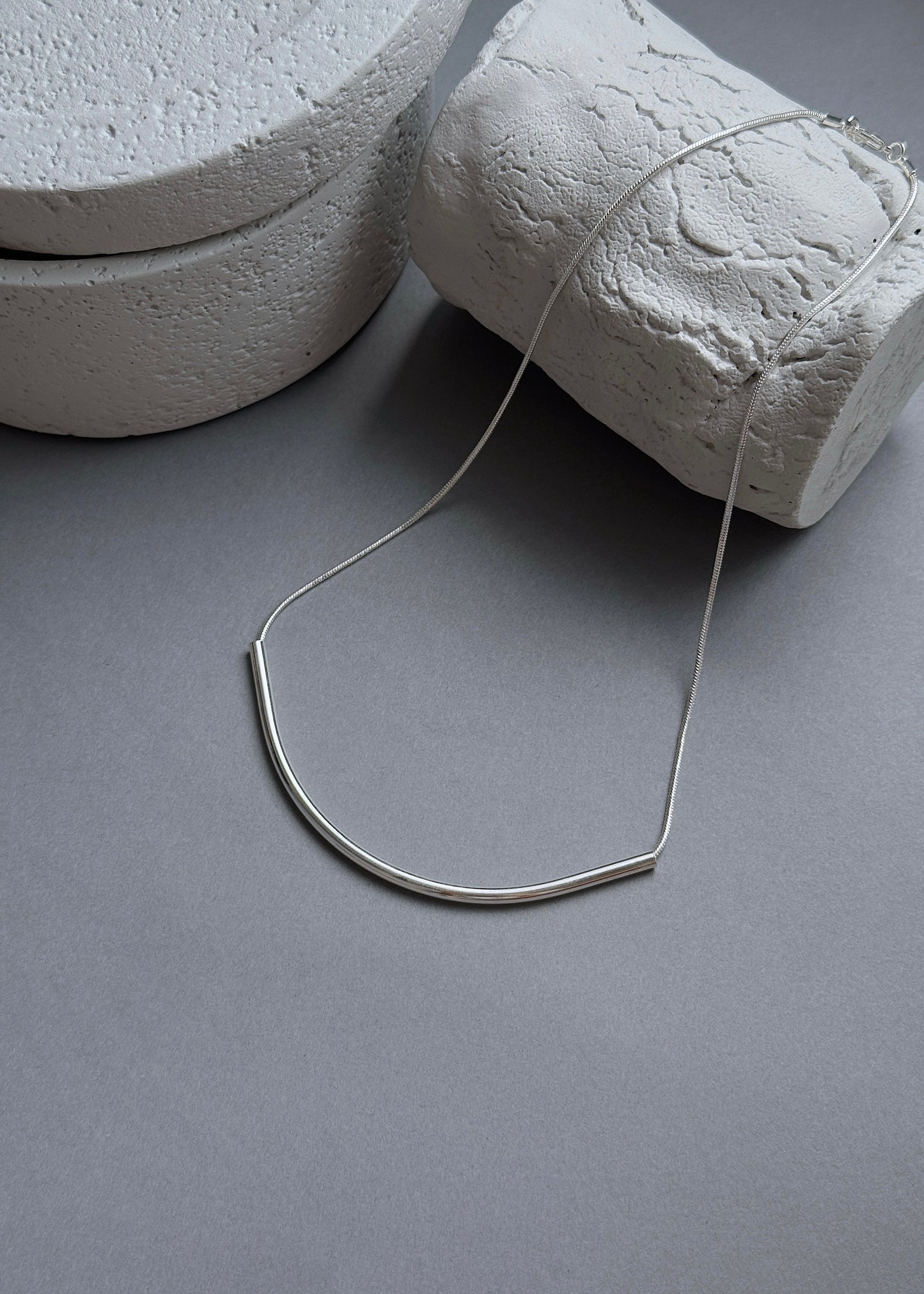BOLD LINE NECKLACE