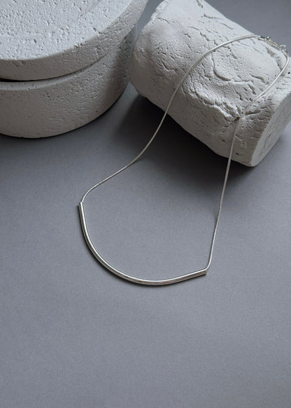 BOLD LINE NECKLACE