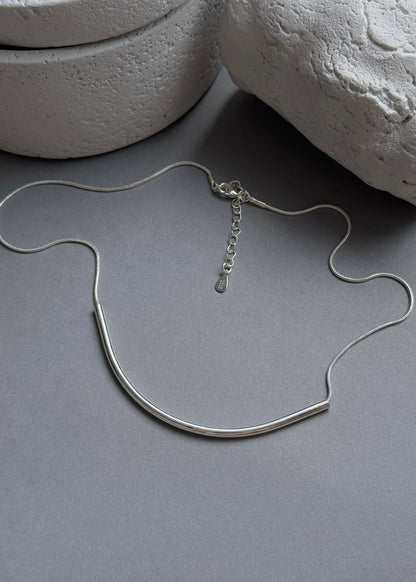 BOLD LINE NECKLACE