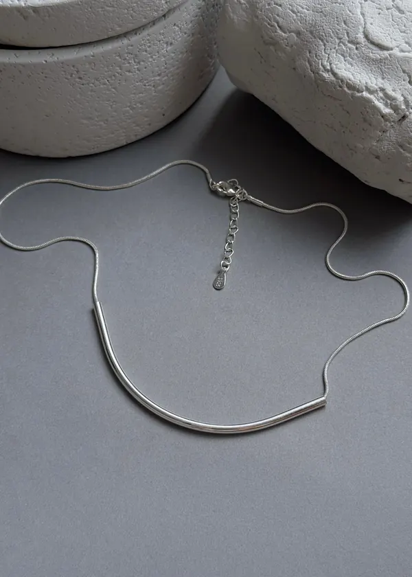 BOLD LINE NECKLACE