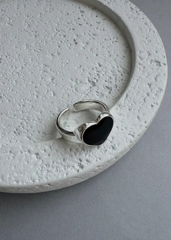 POISONED HEART RING